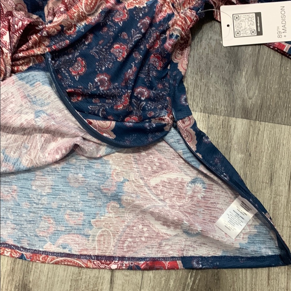 NWT Paisley Print V-Neck Top Side Zip - Picture 14 of 17